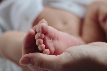 Congé de naissance : quel maintien des garanties mutuelle ?