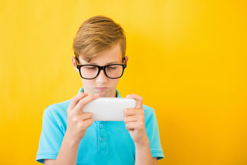 Myopie en hausse chez l'enfant : impact de l'exposition aux écrans